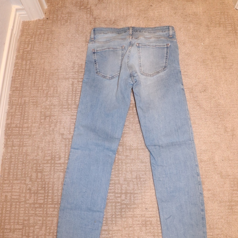 Zara Light Blue Jeans-With Rip - Picture 4 of 4